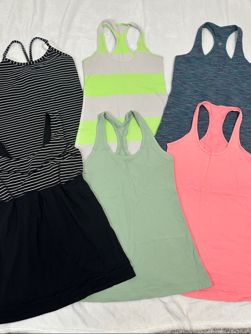 🚁 Bundle of 6 Lululemon Tank Tops Size 4/6